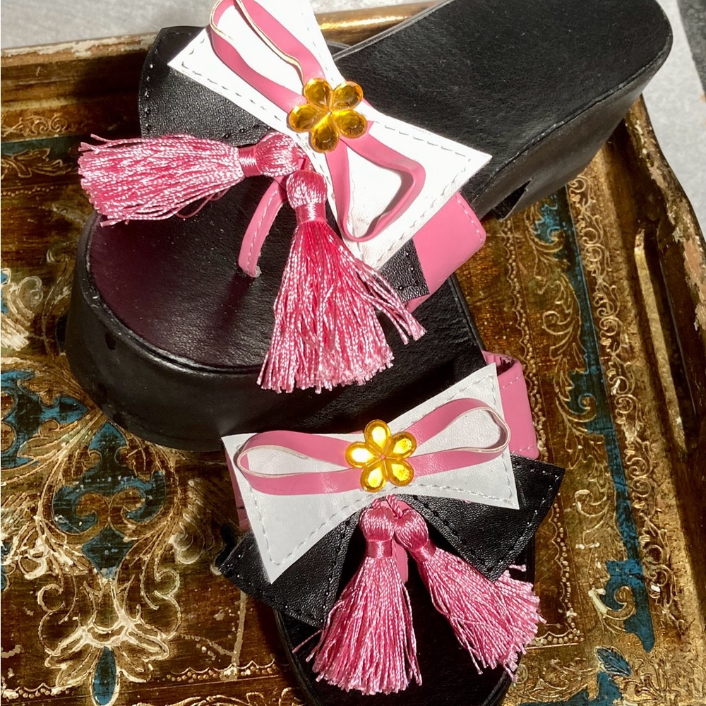 Black/Pink Tasseled Flip Flops S 6.5